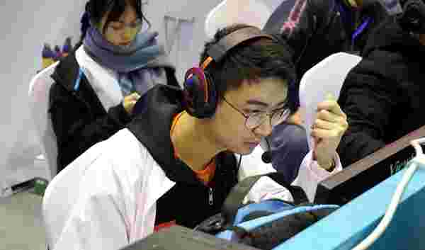 人表现作出 人表现作出